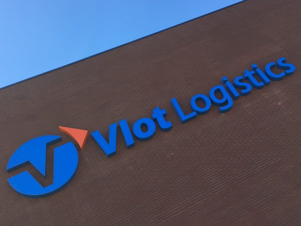 Gevelreclame voor Vlot Logistics