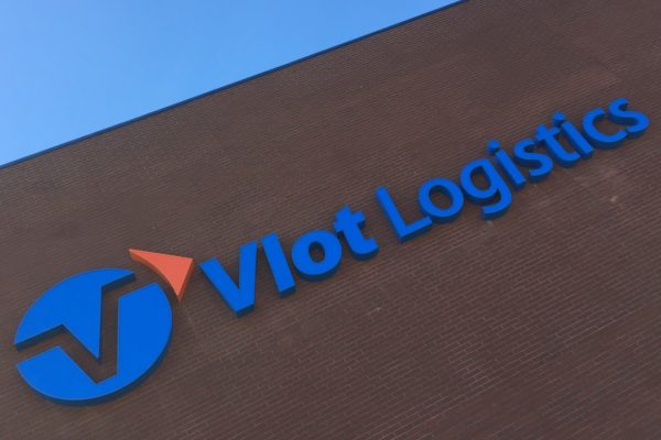 Gevelreclame voor Vlot Logistics
