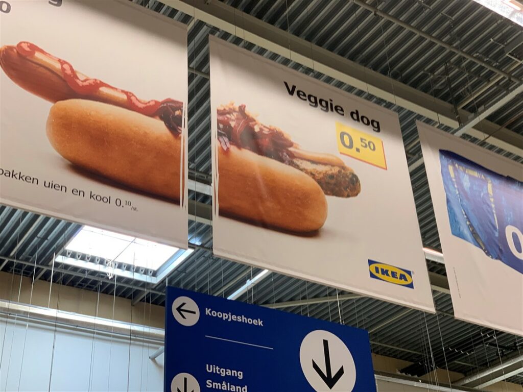 Hangende doeken met promotie vegetarische hotdog