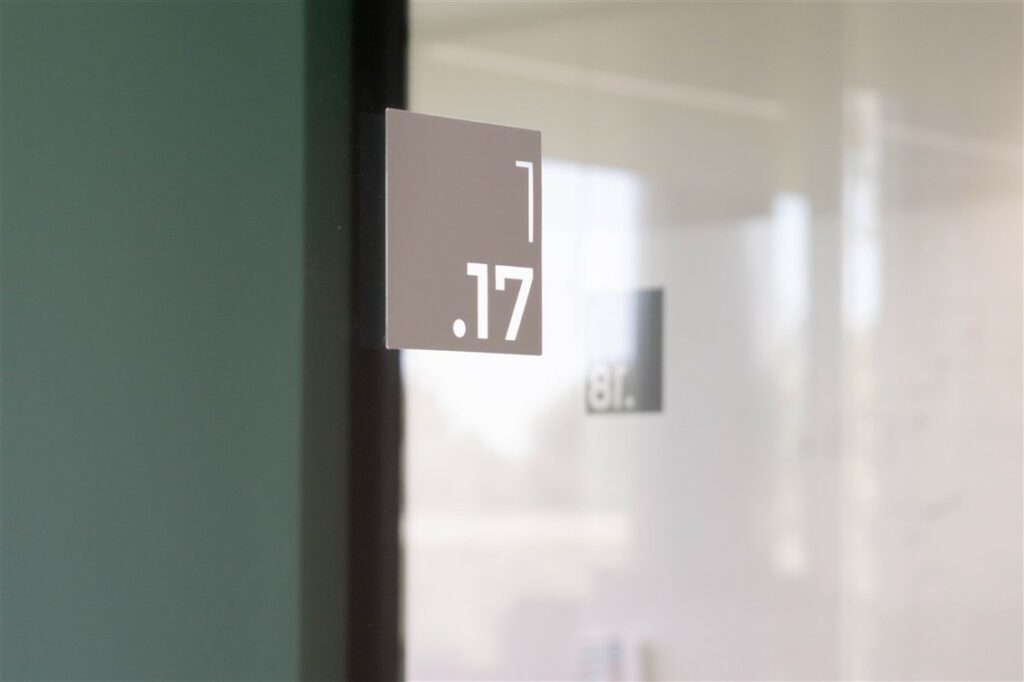 Bewegwijzering binnen | Duidelijke interne routing | ddreklame