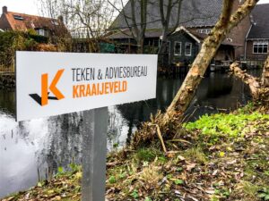 Wit met oranje parkeerbord