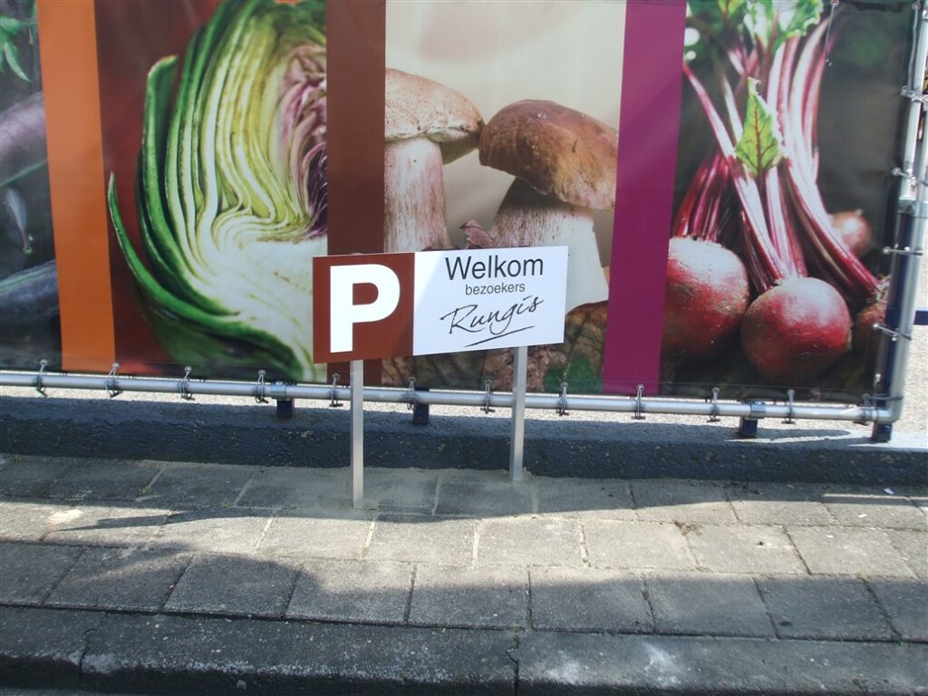 Bruin met wit parkeerbord bezoekers