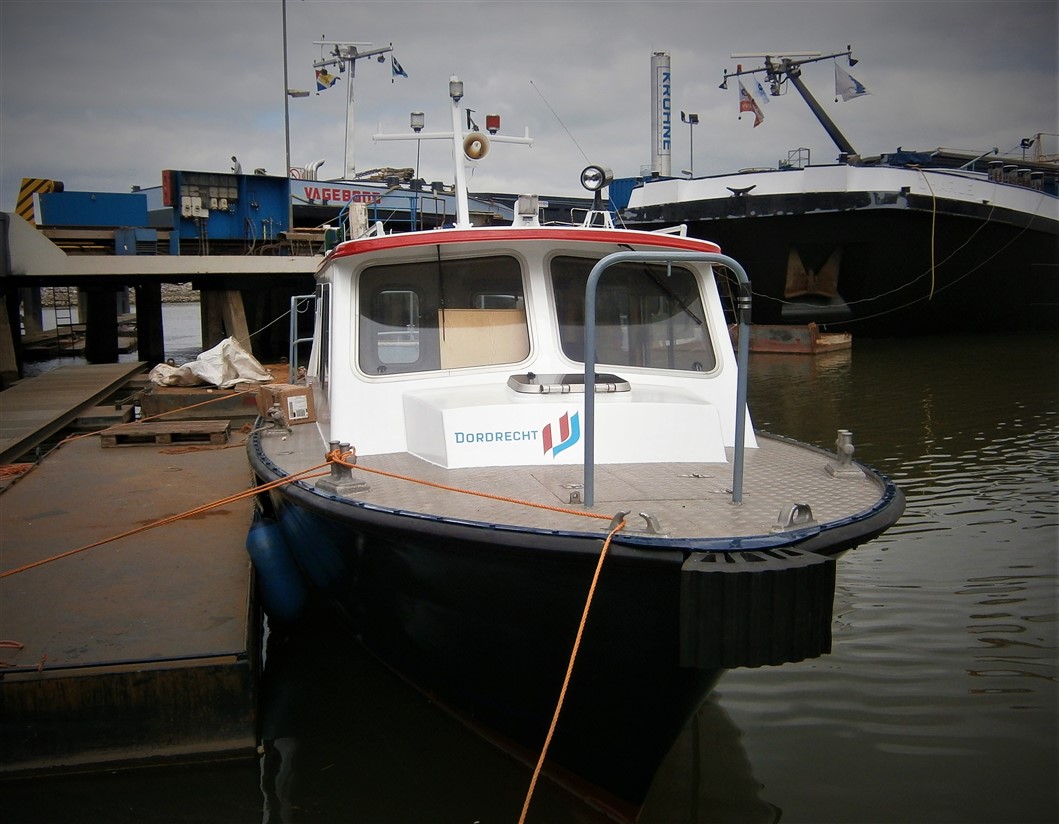 Bestickerde boot met logo