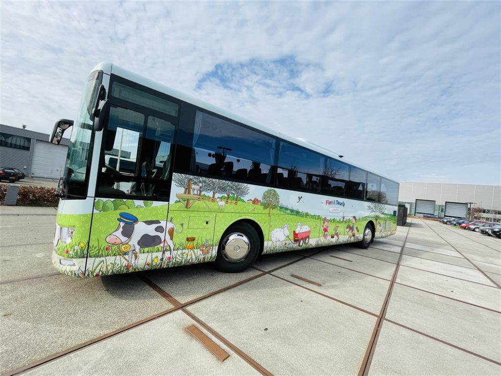 Bus bestickeren voor Vakantiepark Molenwaard - busreclame