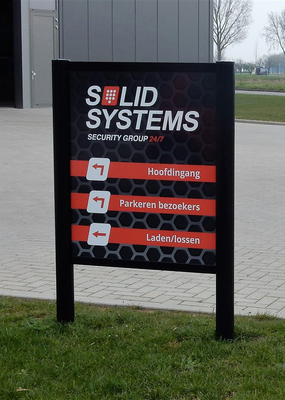 Ontwerp Portaalbord met pijlen voor Solid Systems - Buitenreclame