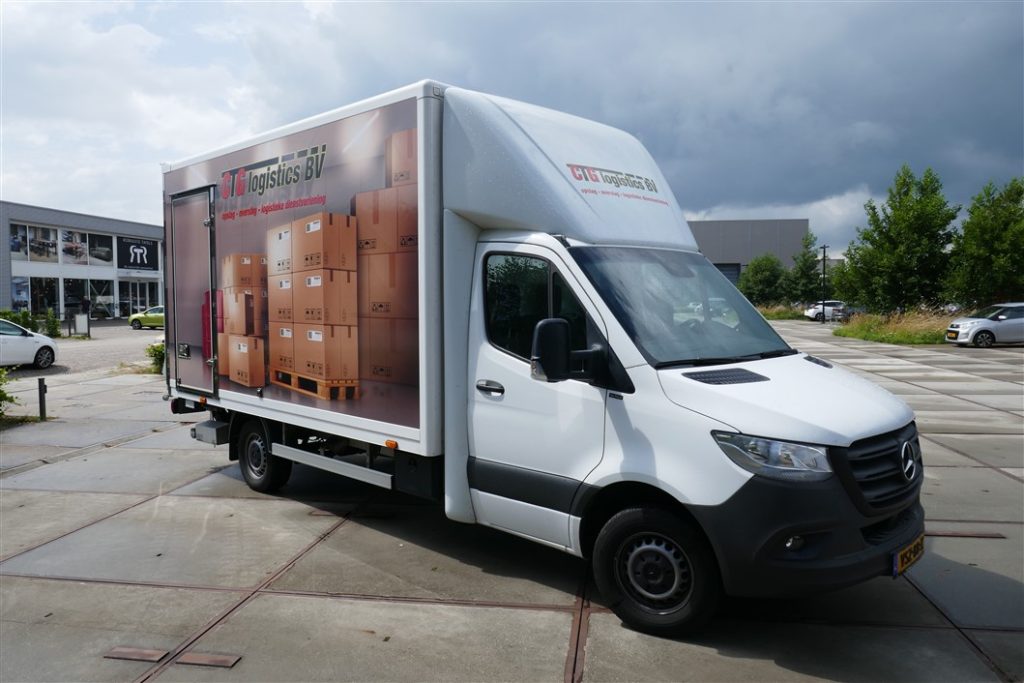 Bedrijfsauto bedrukken met bedrijfslogo voor CG Logistics BV