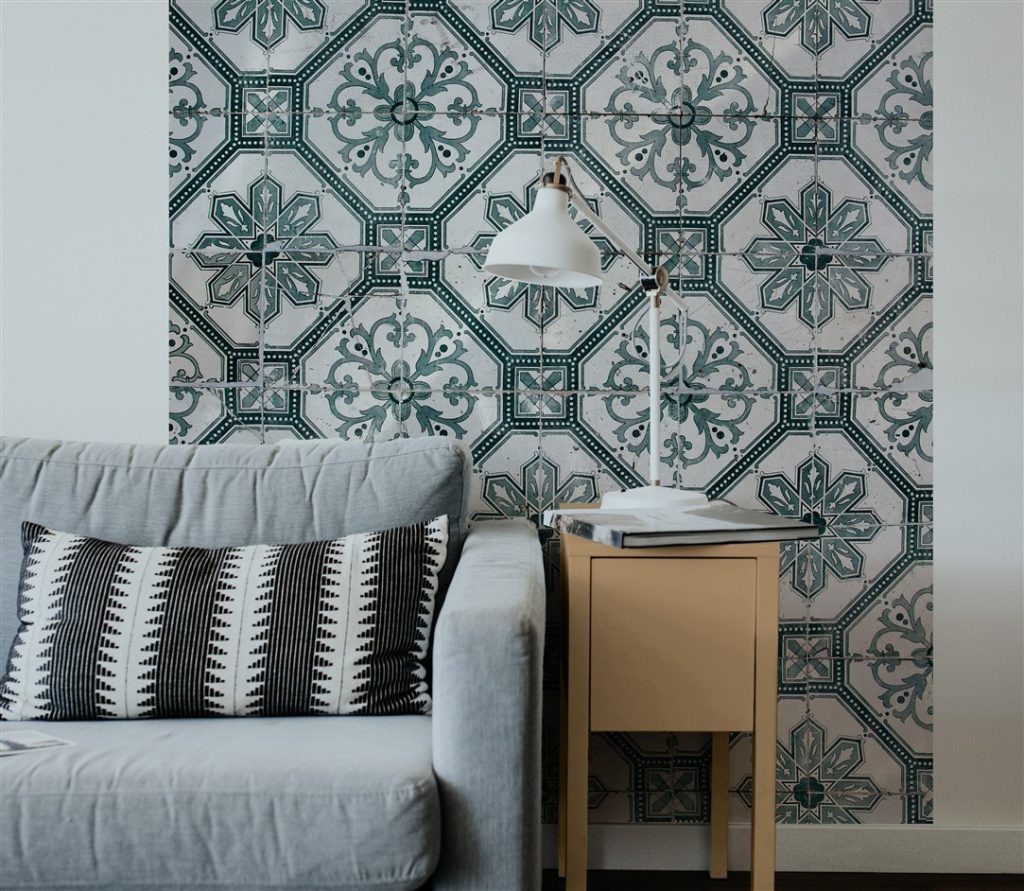 Interieurdecoratie met wandtegels.