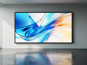 Groot digitaal displayscherm met elektrisch blauw en warm wit licht op een moderne betonnen vloer in een strak interieur.
