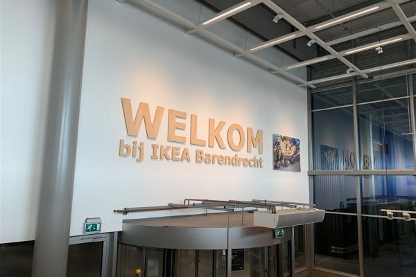 Houten Welkomstbord ter reclame voor IKEA